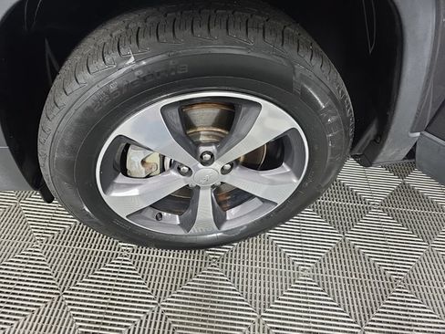 Used 2019 Jeep Cherokee Limited AWD/4WD image 10