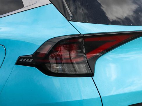 Used 2023 Kia Sportage LX image 8