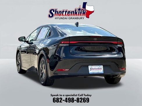 Used 2024 Toyota Prius LE FWD image 8