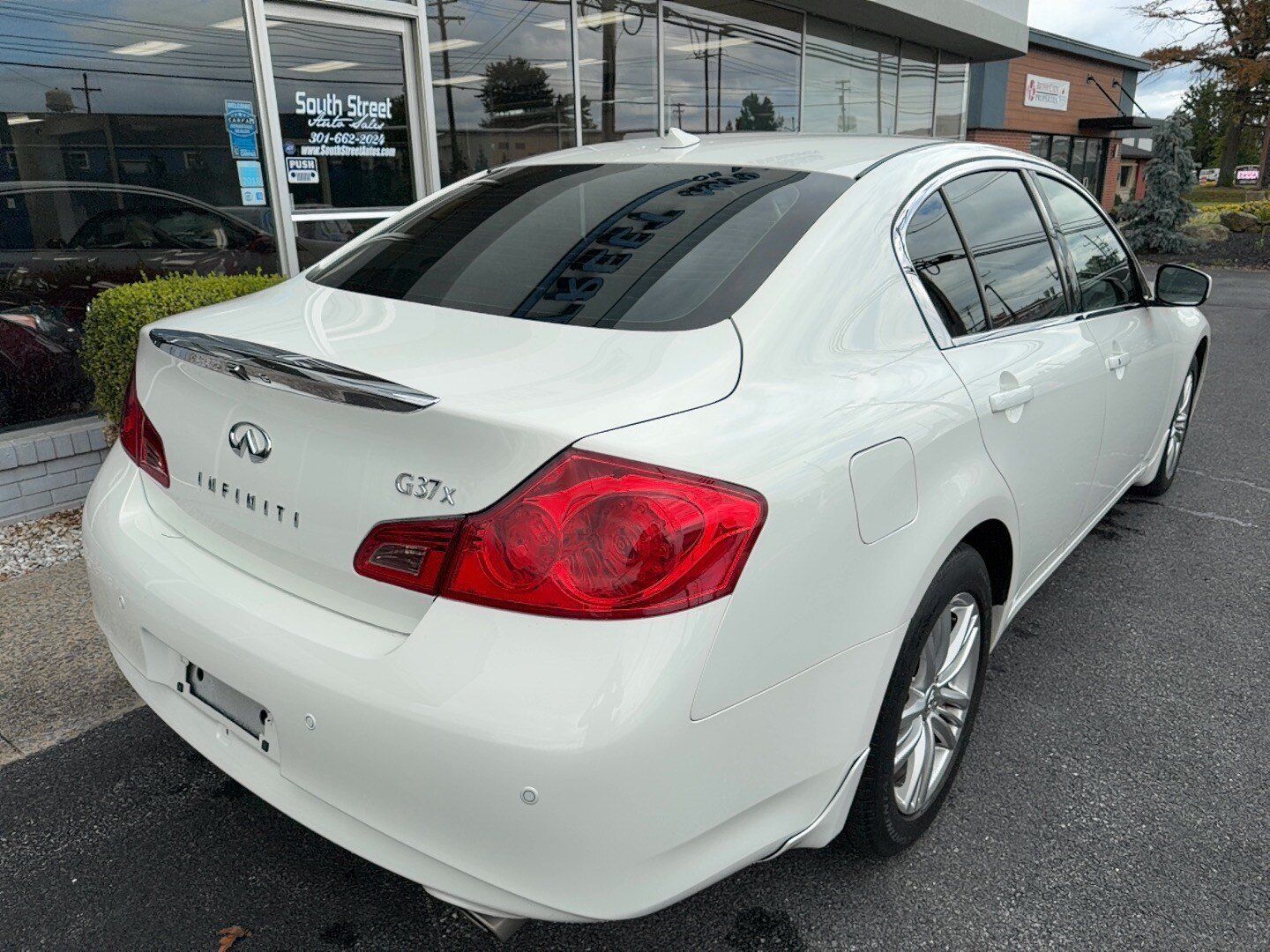 Used 2013 INFINITI G37 x Sedan w/ Premium Pkg AWD/4WD image 3