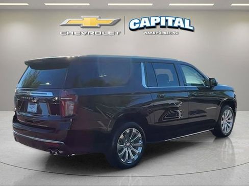 Used 2023 Chevrolet Suburban Premier AWD/4WD image 5