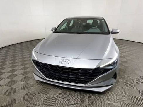 Certified 2023 Hyundai Elantra SE FWD image 13