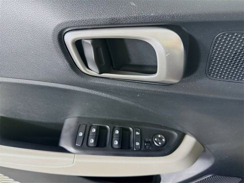 Used 2025 Hyundai Venue SEL image 22