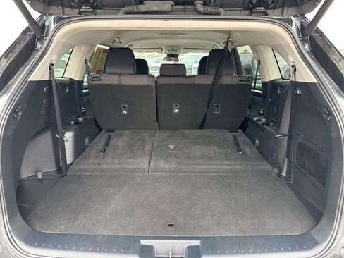 Used 2024 Toyota Highlander LE image 40
