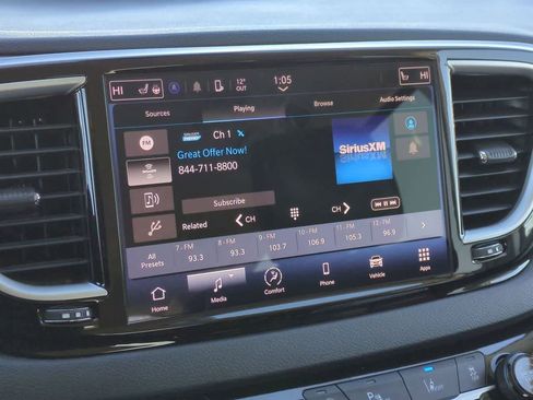 Used 2024 Chrysler Pacifica Touring-L image 20