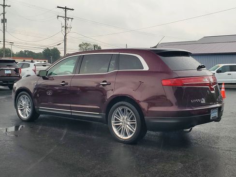 Used 2019 Lincoln MKT AWD image 3