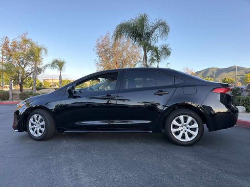 Used 2025 Toyota Corolla LE FWD image 13