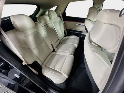 New 2027 Genesis GV70 2.5T AWD/4WD image 27