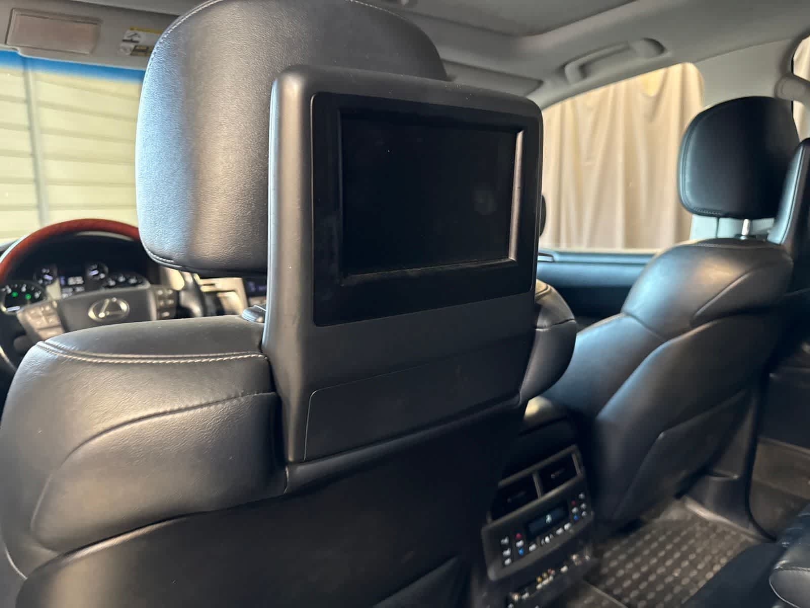 Used 2013 Lexus LX 570 4WD w/ Luxury Pkg w/Pre-crash image 16