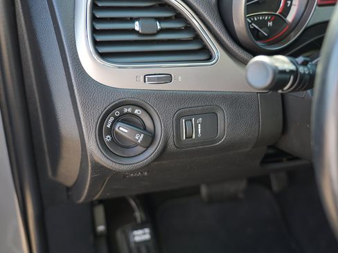 Used 2019 Dodge Journey Crossroad w/ Nav & Sun Group AWD/4WD image 17