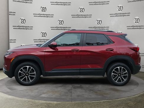 Used 2025 Chevrolet TrailBlazer LT AWD/4WD image 2