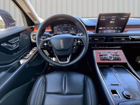 Used 2024 Lincoln Aviator Reserve RWD image 2