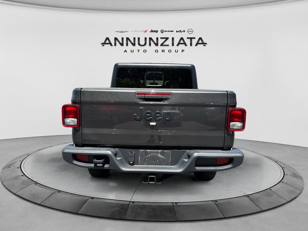Used 2023 Jeep Gladiator Sport AWD/4WD image 4