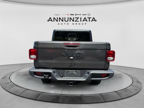 Used 2023 Jeep Gladiator Sport AWD/4WD image 4