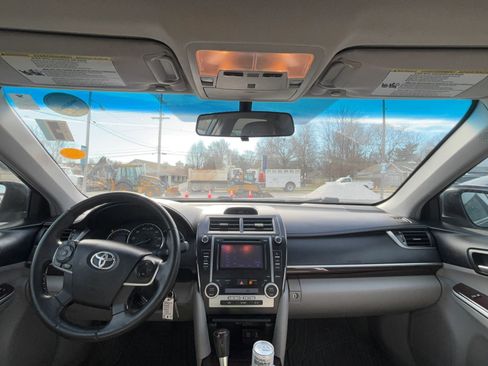 Used 2012 Toyota Camry XLE image 9