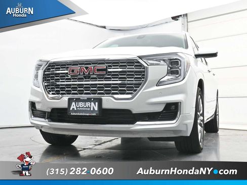 Used 2022 GMC Terrain Denali w/ Denali Premium Package AWD/4WD image 21