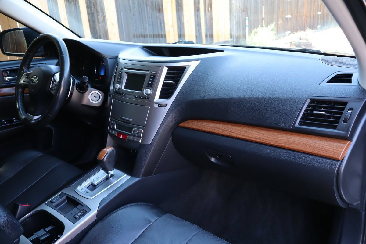 Used 2014 Subaru Outback 2.5i Limited w/ Moonroof Package AWD/4WD image 17
