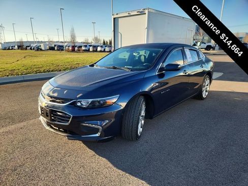Used 2018 Chevrolet Malibu Premier w/ Premier Sun and Wheel Package FWD image 4