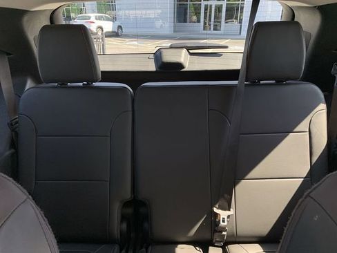 Used 2020 Chevrolet Traverse Premier FWD image 34