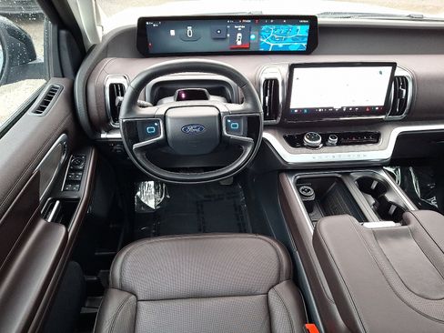 Used 2025 Ford Expedition Max Platinum w/ Platinum Ultimate Package AWD/4WD image 12