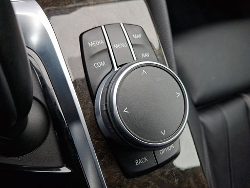 Used 2019 BMW 530i xDrive w/ Convenience Package image 25