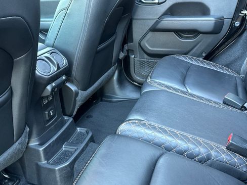 Used 2021 Jeep Wrangler Unlimited Sahara image 12