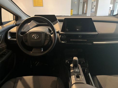 Used 2025 Toyota Prius LE image 34