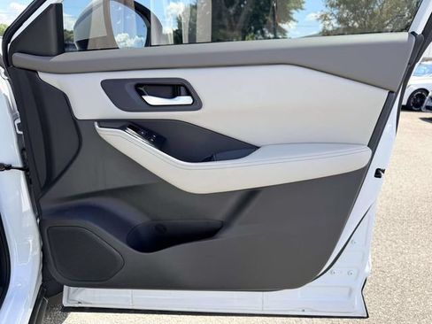Certified 2025 Nissan Rogue SV AWD/4WD image 8
