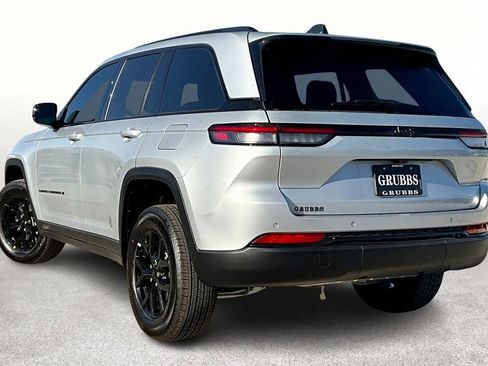 New 2025 Jeep Grand Cherokee Altitude image 5