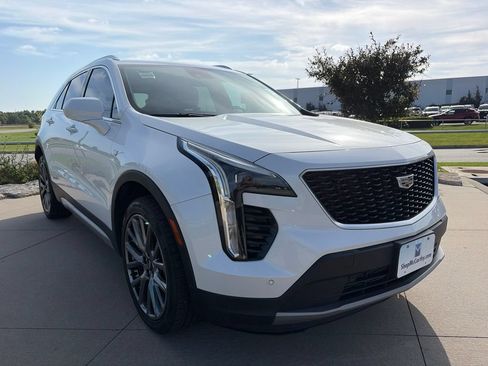 Used 2020 Cadillac XT4 Premium Luxury FWD image 2