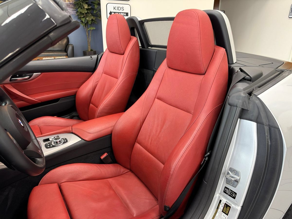 Used 2013 BMW Z4 sDrive35i RWD image 17