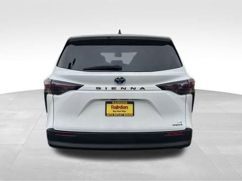 Used 2023 Toyota Sienna LE image 7