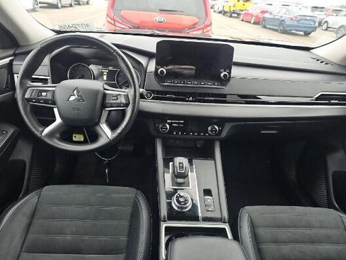 Used 2024 Mitsubishi Outlander SE image 13