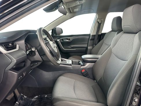 Used 2025 Toyota RAV4 XLE FWD image 9