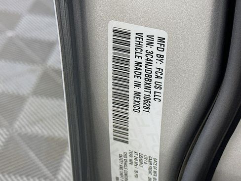 Used 2022 Jeep Compass Latitude image 12