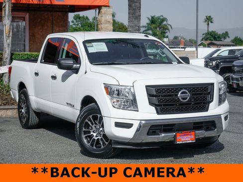Used 2021 Nissan Titan SV image 2