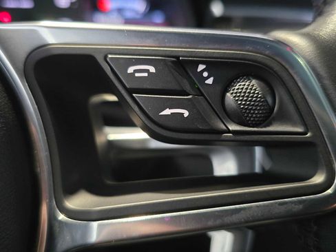 Used 2018 Porsche Macan image 30