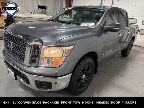 Used 2018 Nissan Titan SV w/ SV Convenience Package image 3