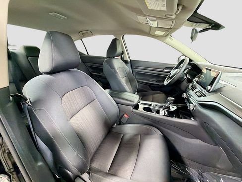 Used 2024 Nissan Altima 2.5 SV FWD image 26