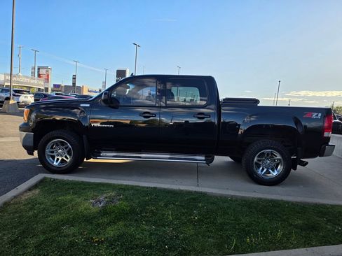 Used 2009 GMC Sierra 1500 SLT w/ All-Terrain Package AWD/4WD image 8