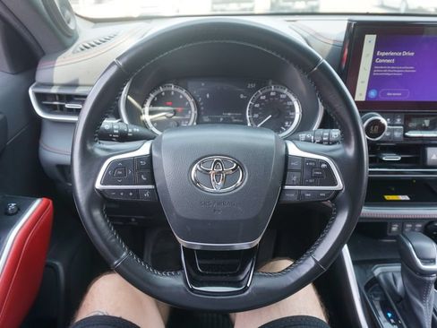 Used 2023 Toyota Highlander XSE AWD/4WD image 3