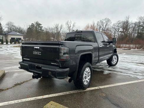 Used 2019 GMC Sierra 2500 Denali image 5