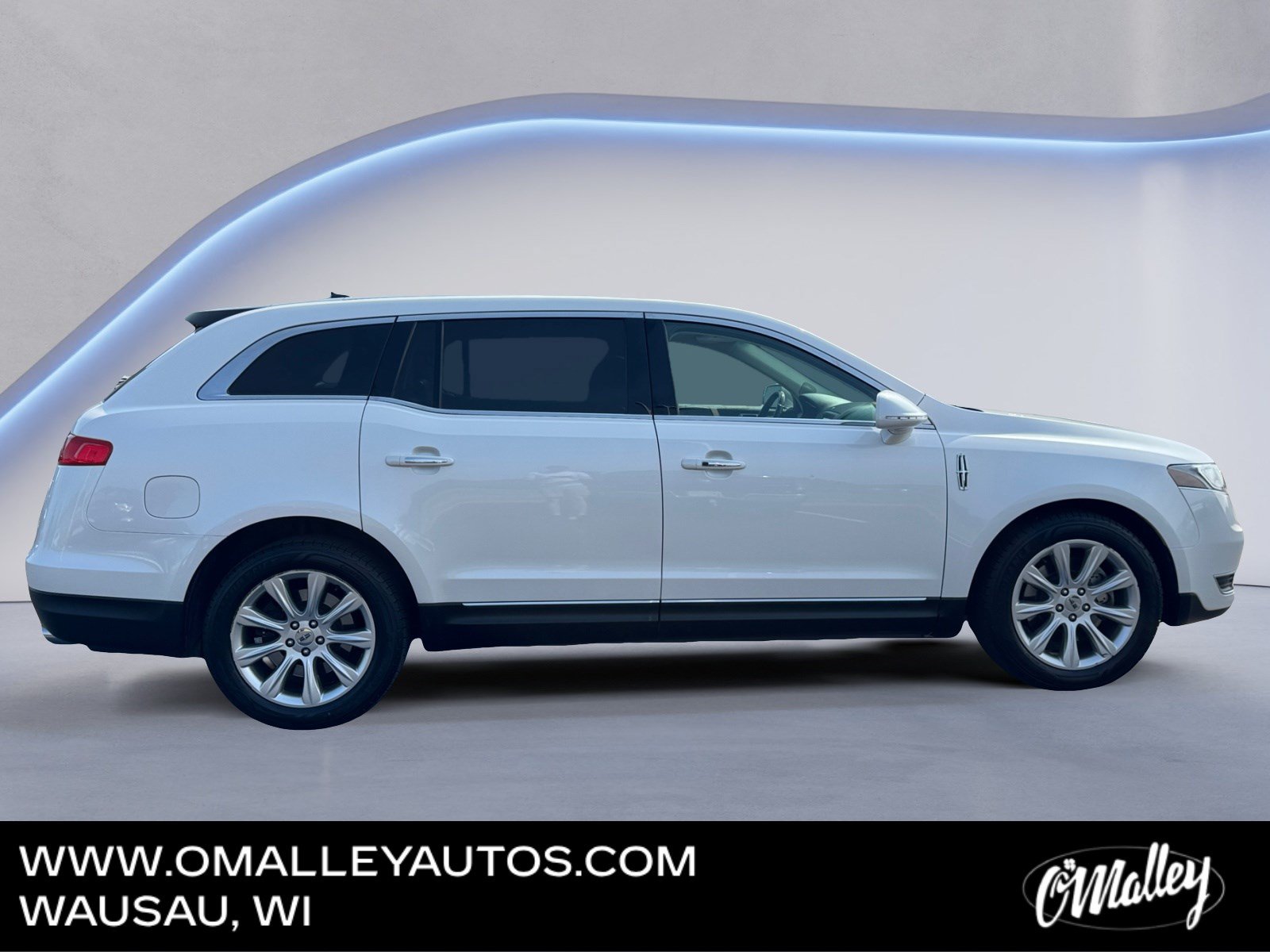 Used 2019 Lincoln MKT AWD image 6