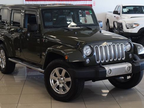 Used 2015 Jeep Wrangler Unlimited Sahara w/ Dual Top Group AWD/4WD image 8