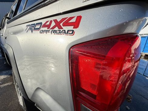 Used 2017 Toyota Tacoma TRD Off-Road image 33