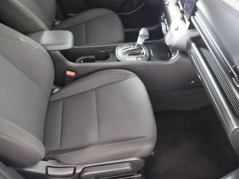 Used 2025 Hyundai Kona SEL FWD image 44