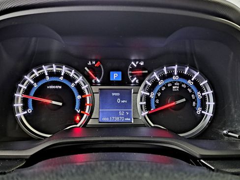 Used 2016 Toyota 4Runner Limited image 9