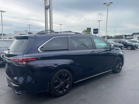 Used 2023 Toyota Sienna XSE w/ XSE Plus Package FWD image 2