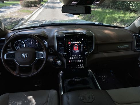 Used 2020 RAM 1500 Laramie AWD/4WD image 27