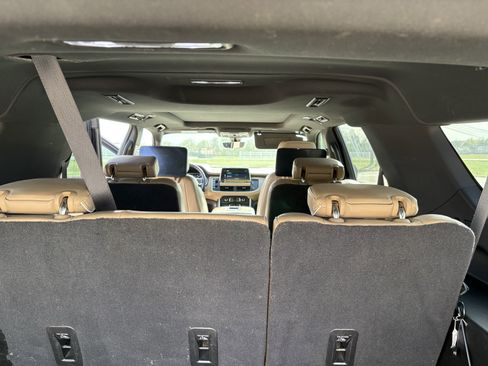 Used 2021 Chevrolet Suburban Premier image 13